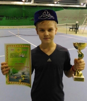 Егор Пищелев из Сыктывкара завоевал «золото» на Первенстве Республики Татарстан по теннису