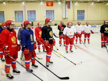 Хоккеистки из Ухты Лиана Ганеева и Фануза Кадирова в составе сборной России готовятся к североамериканскому турне
