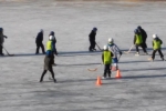 На стадионе комплексной детско-юношеской школы залили лёд