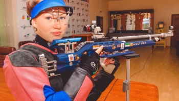 Екатерина Паршукова завоевала серебряную медаль международных соревнований по стрельбе