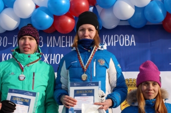 Мария Козлова и Полина Букина завоевали призовые места на Всероссийских соревнованиях по конькобежному спорту в Кирове