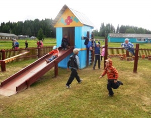  В п. Деревянск состоялось торжественное открытие детской спортивной площадки «Звездочка»