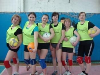 В спортивном зале МОУ ДОД «Усть-Куломская ДЮСШ» состоялись открытые соревнования по мини-футболу среди женских команд