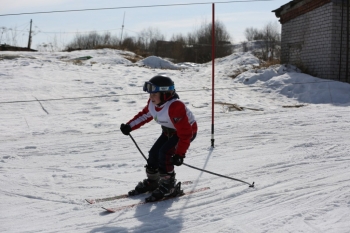 В Сыктывкаре прошли весенние соревнования по горнолыжному спорту «Солнечные зайчики»