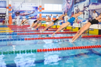 Всероссийские соревнования по плаванию среди юношей и девушек: итоги первого дня