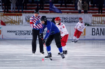 Финал Всероссийских соревнований команд Высшей лиги России по хоккею с мячом: Строитель — Саяны 5:4