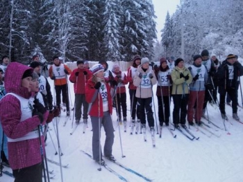 Коми научный центр встретил Год спорта в Коми соревнованиями по лыжным гонкам.