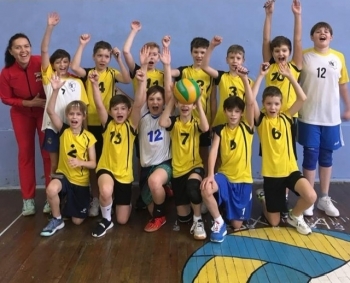 Команды Воркуты и Ухты стали лучшими на первенстве Коми по волейболу
