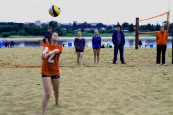 В Сыктывкаре стартовал городской чемпионат по пляжному волейболу