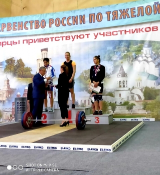 Сыктывкарка Екатерина Исакова завоевала золото и серебро первенства России по тяжелой атлетике