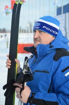 Николай Бережной поприветствовал участников, организаторов и гостей Финала Кубка России по лыжным гонкам