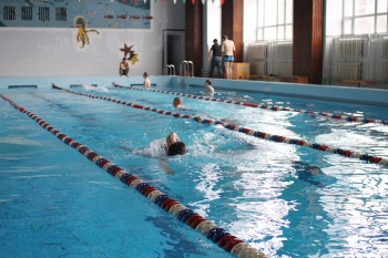 Воркутинские студенты определили лучших пловцов