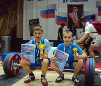 Сыктывкарские тяжелоатлеты отличились на Всероссийском турнире