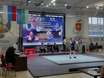 В Сыктывкаре стартовали всероссийские соревнования по тяжелой атлетике