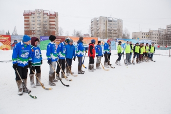 В Сыктывкаре прошел традиционный турнир по хоккею с мячом в валенках