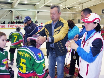 Сосногорская хоккейная команда одержала победу в межрайонном юношеском турнире