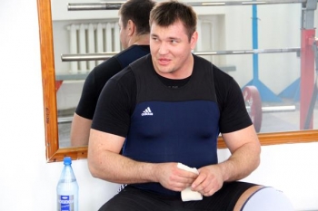 Лучший спортсмен ноября — тяжелоатлет Алексей Ловчев