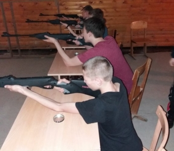 В Сторожевске провели мастер-класс по обучению начальным навыкам обращения с оружием
