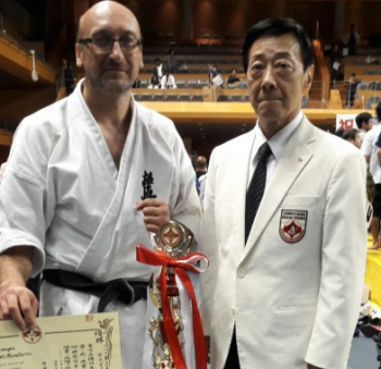 Каратист Геннадий Ксенофонтов из Емвы выиграл золотую медаль в Японии