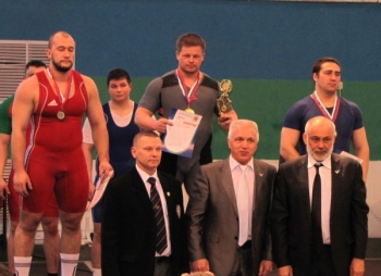 Сборная Коми по тяжелой атлетике заняла 1 место на Чемпионате СЗФО России